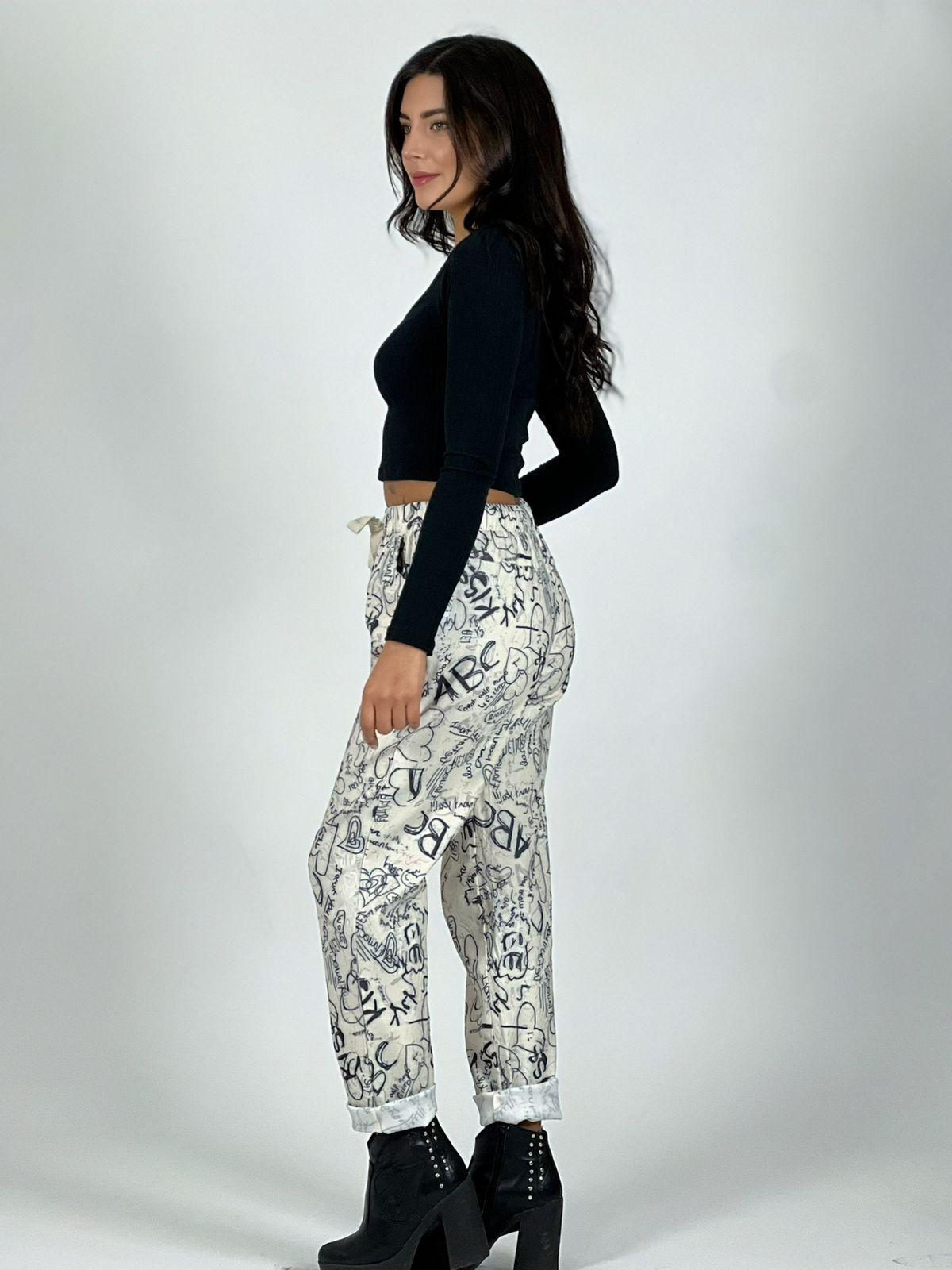 Jogger Estampado Letras y Corazones