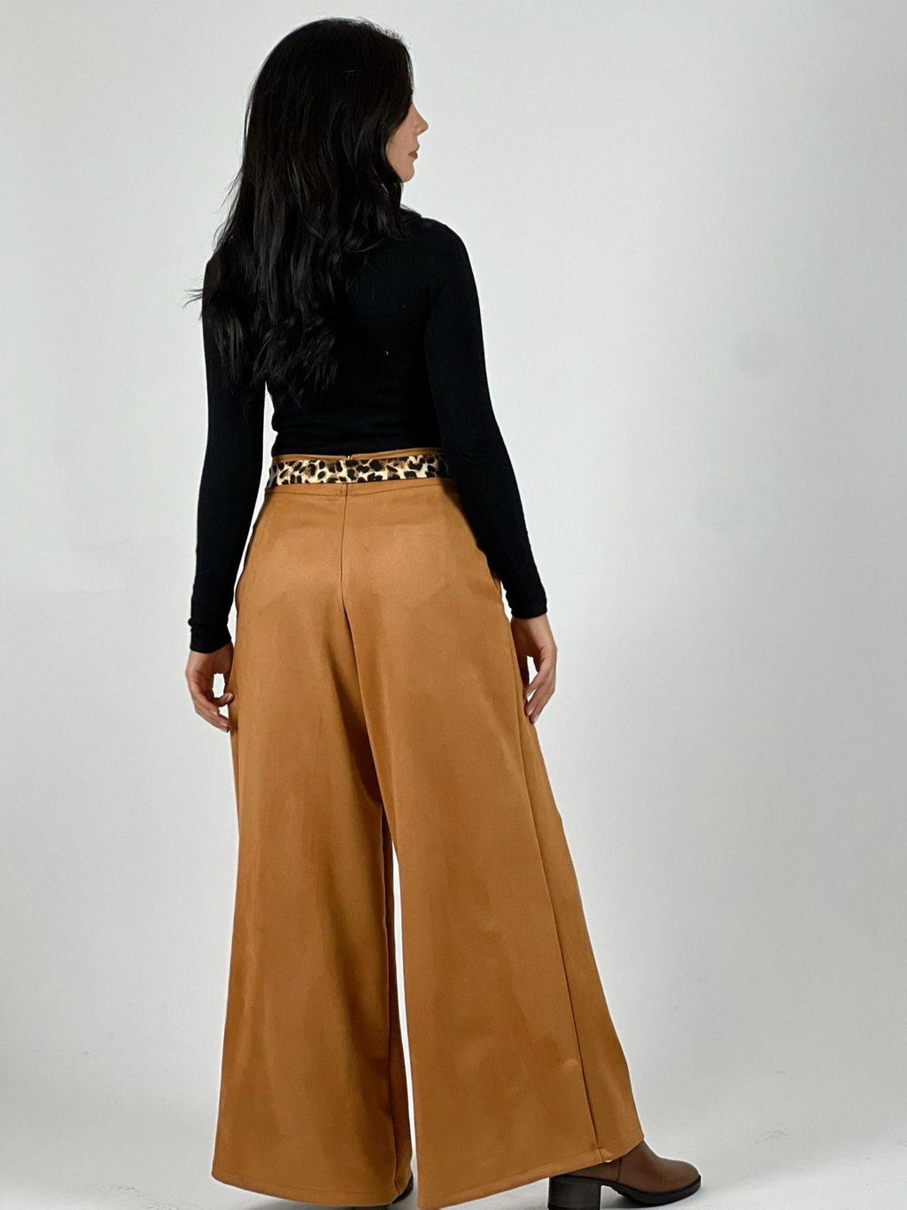 Pantalón Gamuza con Cinturon Print