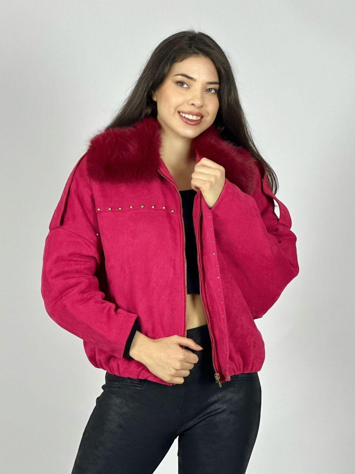 Chaqueta Corta Gamuza Tachas y Cuello Peludo