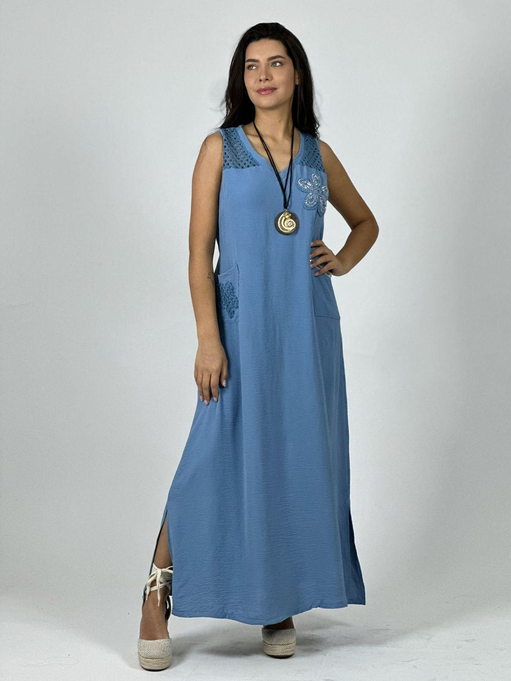 Vestido Crepé Hombros Tejidos y Flor