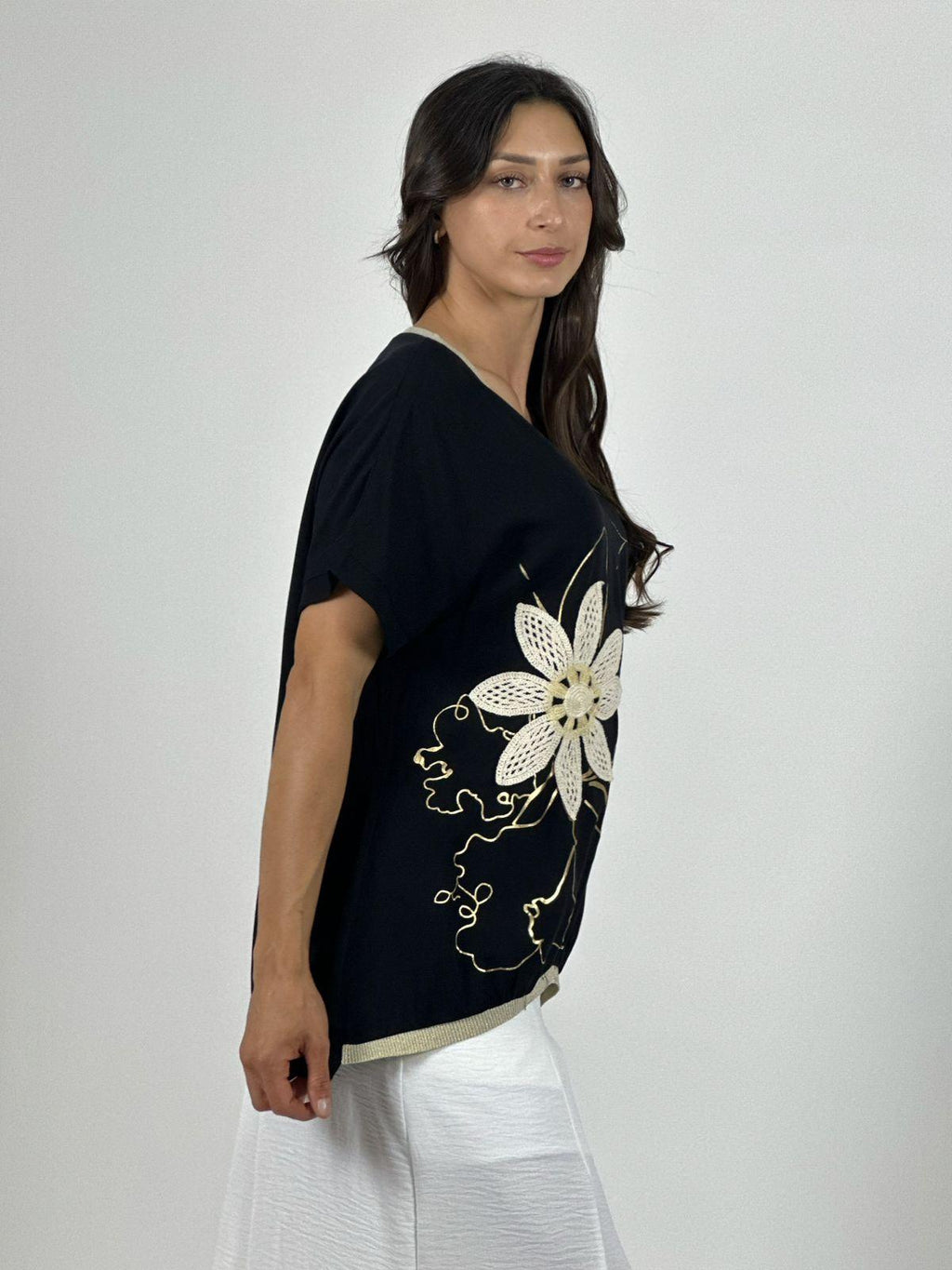 Polera Lino Flor Tejida Lineas Doradas