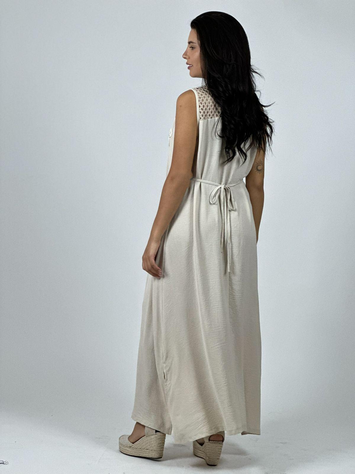 Vestido Crepé Hombros Tejidos y Flor