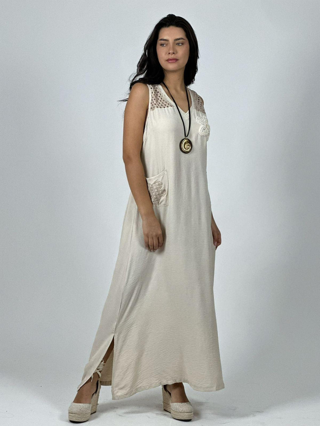 Vestido Crepé Hombros Tejidos y Flor