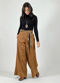 Pantalón Gamuza con Cinturon Print