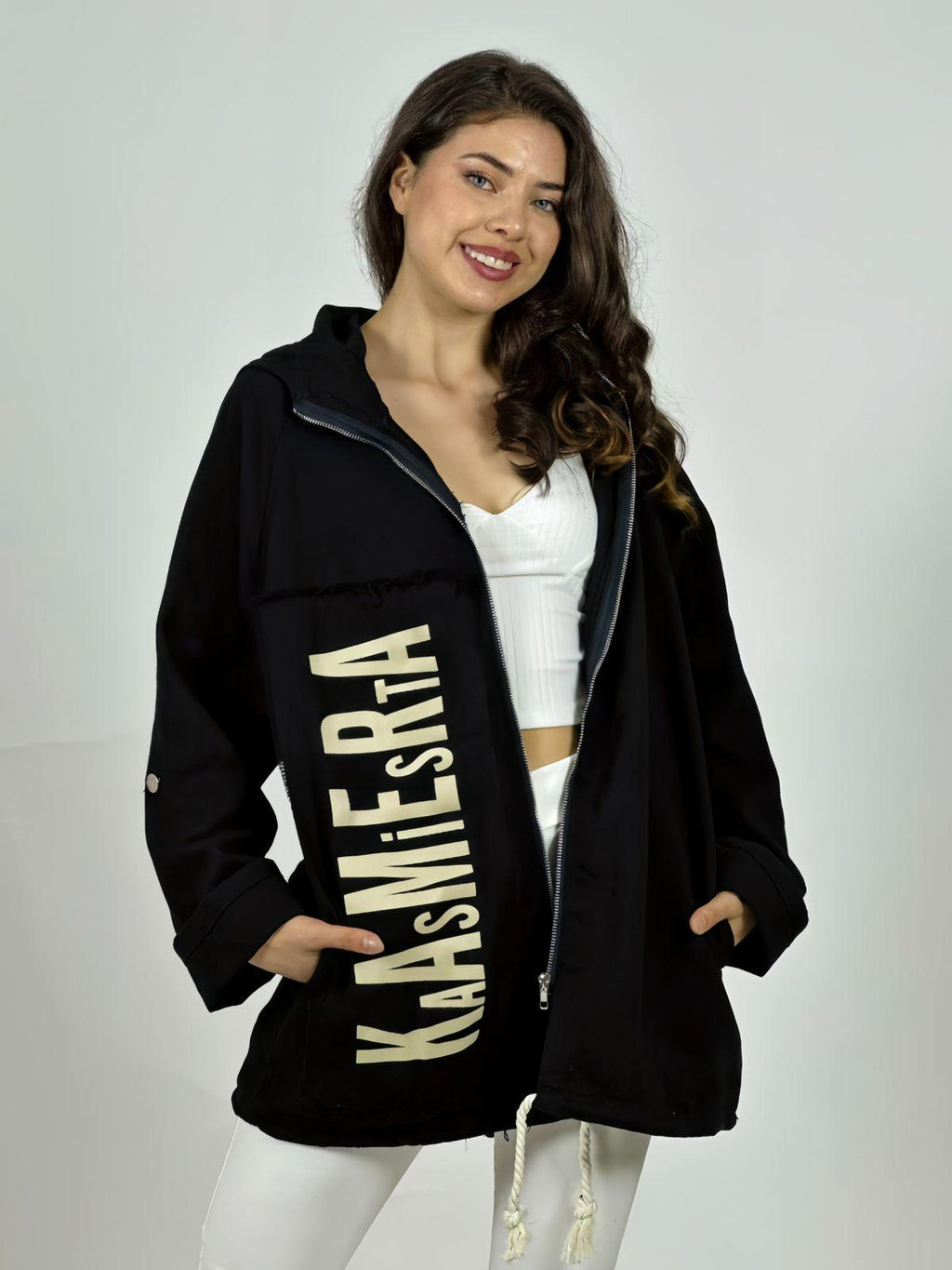 Chaqueta Mezclilla con Cierre Letras Verticales