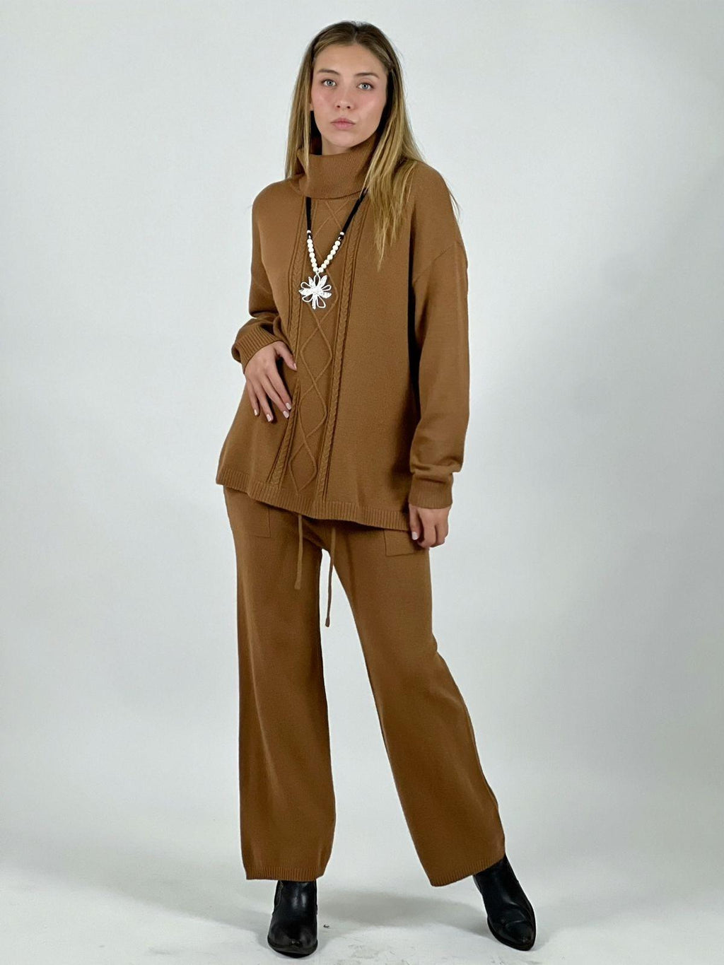 Conjunto Lana Cuello Alto Trenzado Delantero