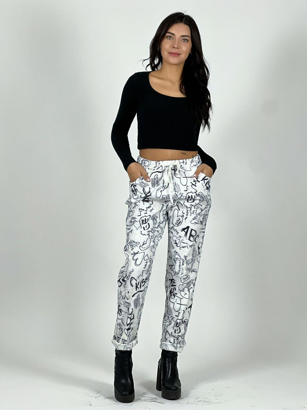 Jogger Estampado Letras y Corazones