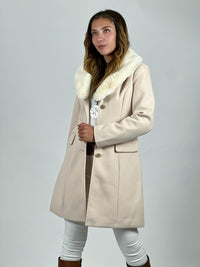 Abrigo de Paño con Cuello Desmontable