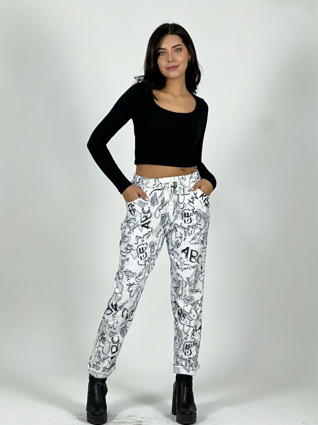 Jogger Estampado Letras y Corazones