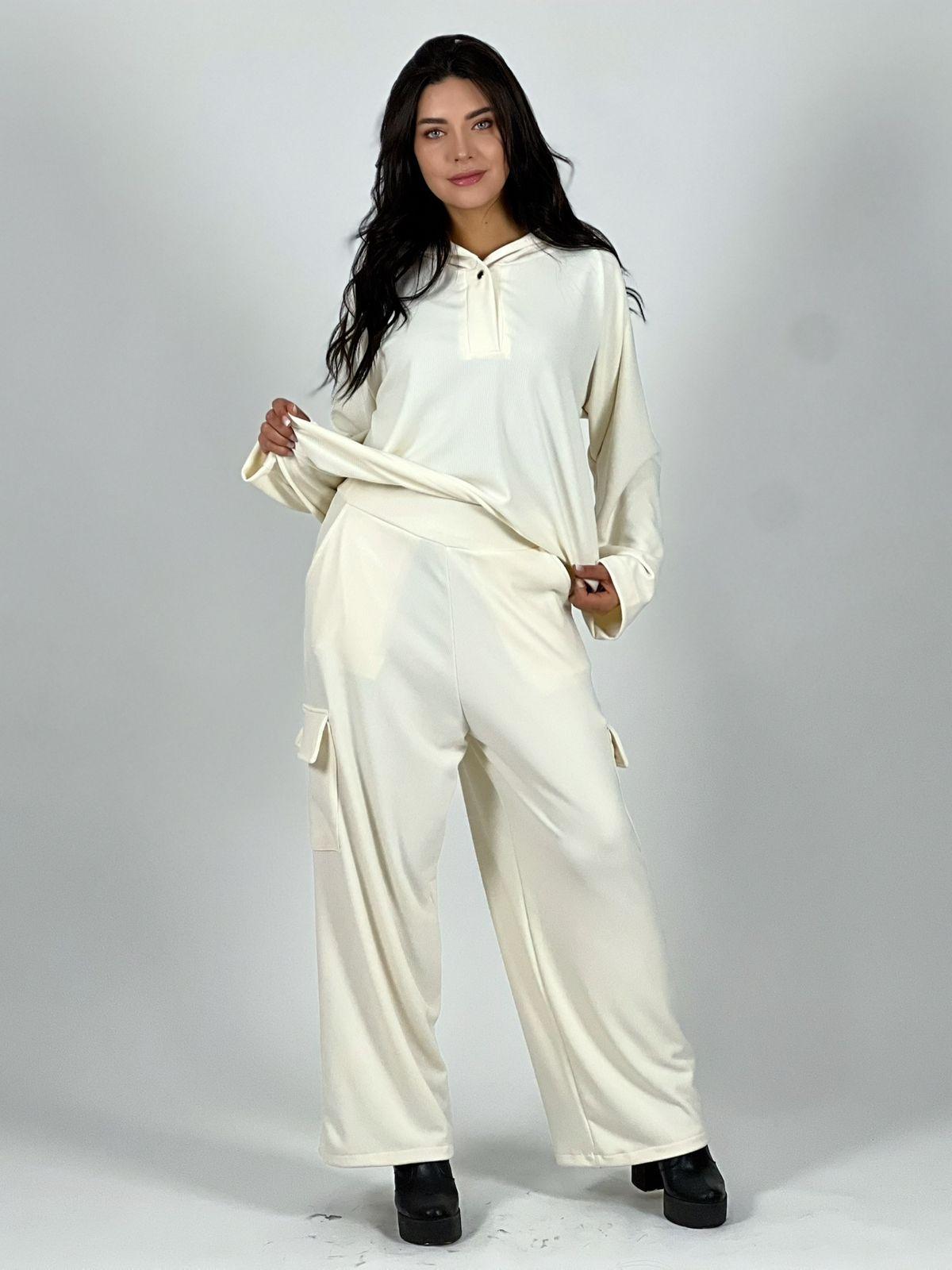 Conjunto Delgado Pantalón y Polerón