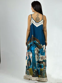 Vestido Flor Abstracta Bordes con Letras