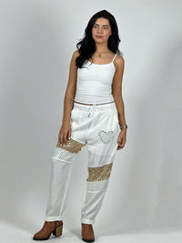 Jogger Lino con Corazón y Lineas Brillantes