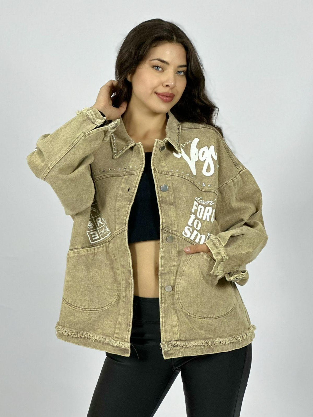 Chaqueta Mezclilla Tachas y Letras