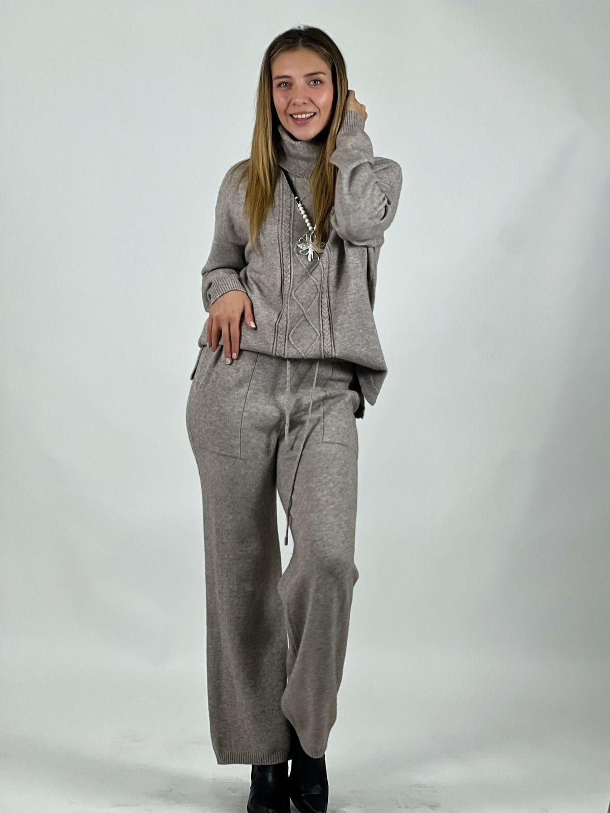 Conjunto Lana Cuello Alto Trenzado Delantero