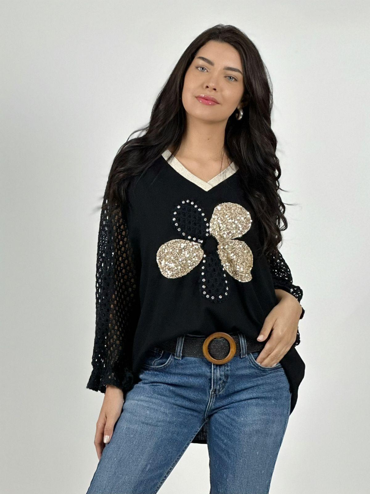 Polera Mangas Tejidas y Flor con Brillos