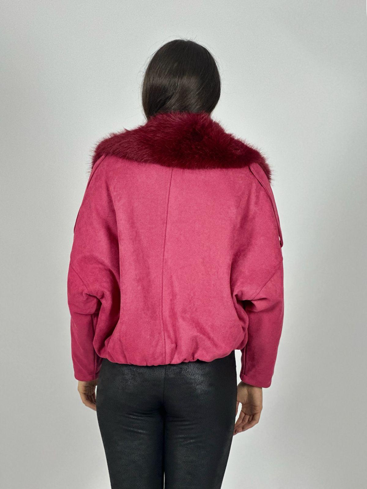 Chaqueta Corta Gamuza Tachas y Cuello Peludo