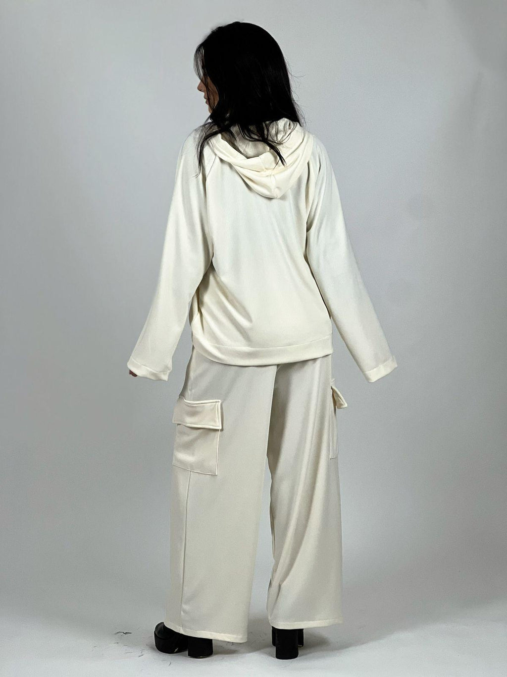 Conjunto Delgado Pantalón y Polerón