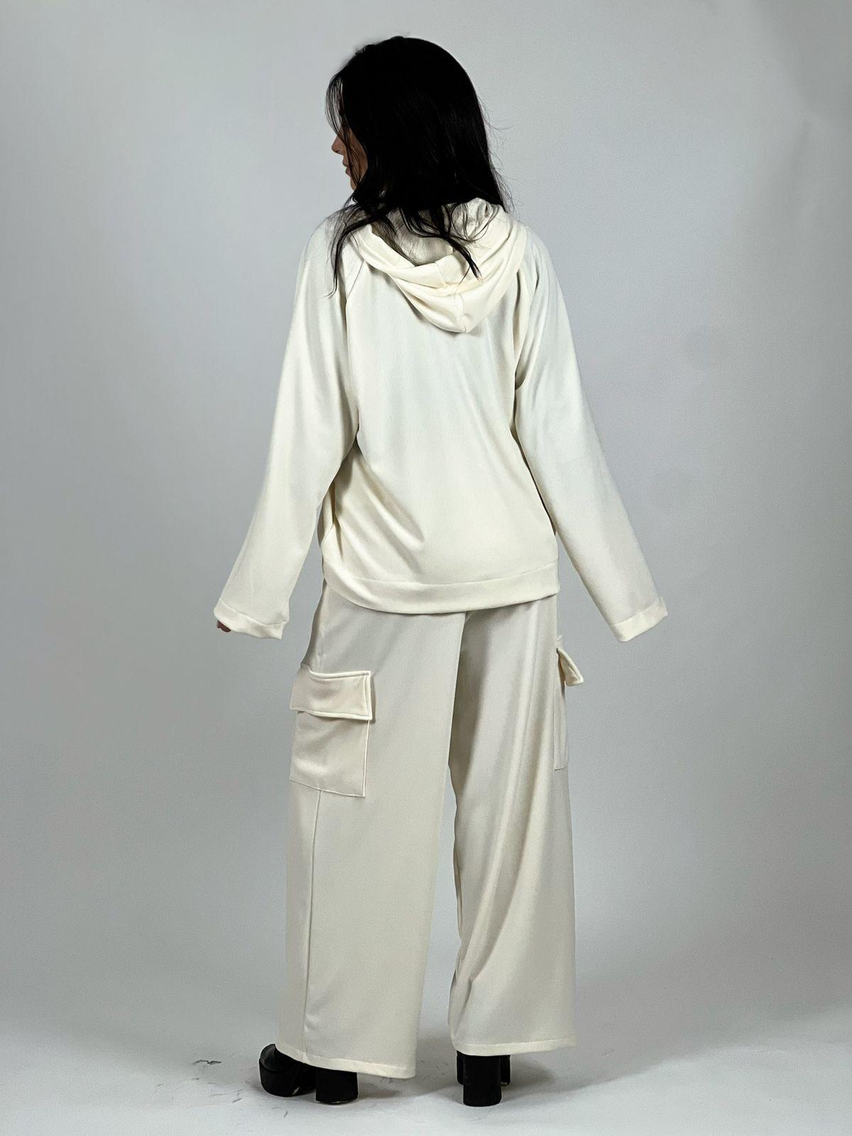 Conjunto Delgado Pantalón y Polerón