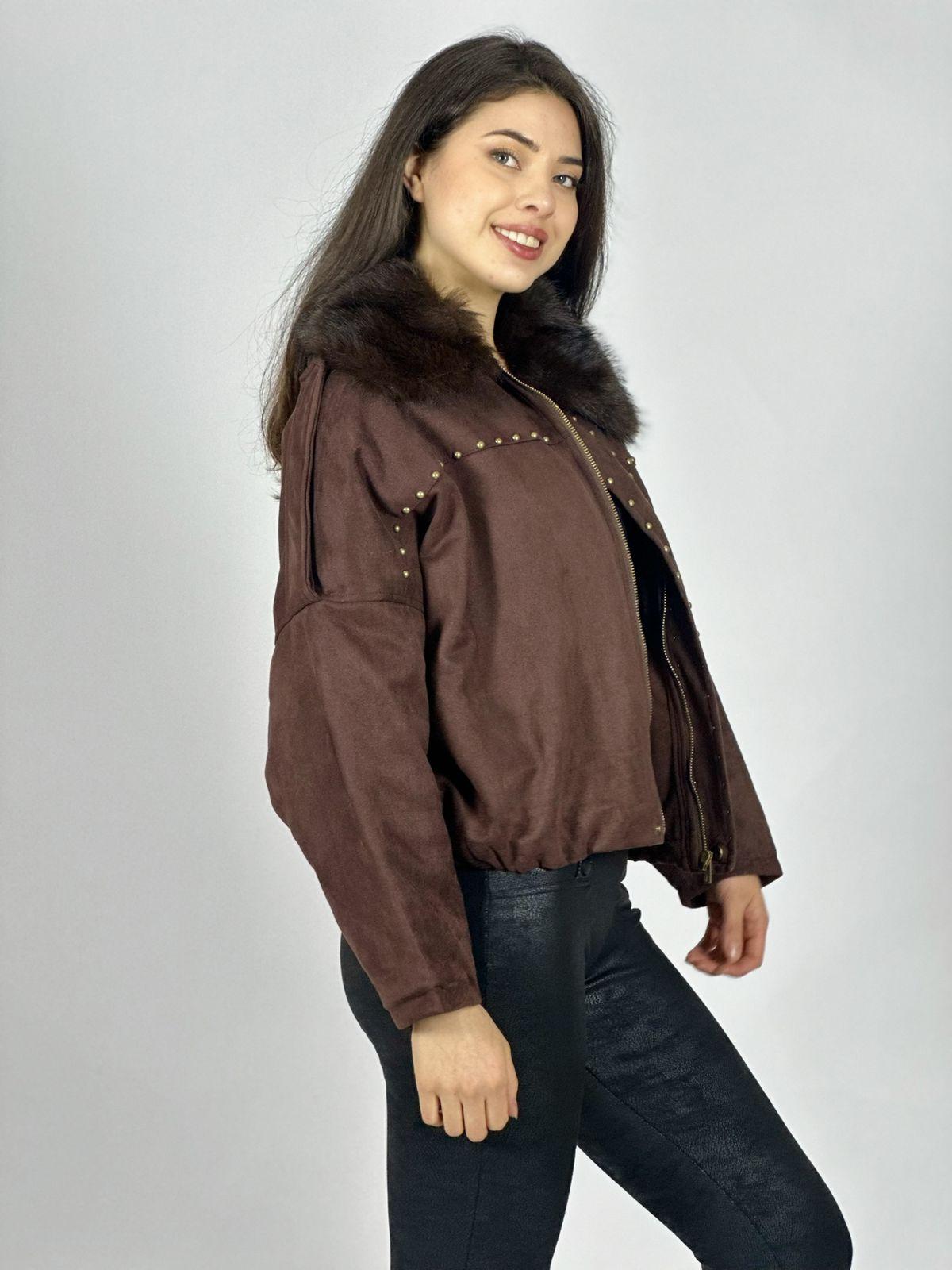 Chaqueta Corta Gamuza Tachas y Cuello Peludo