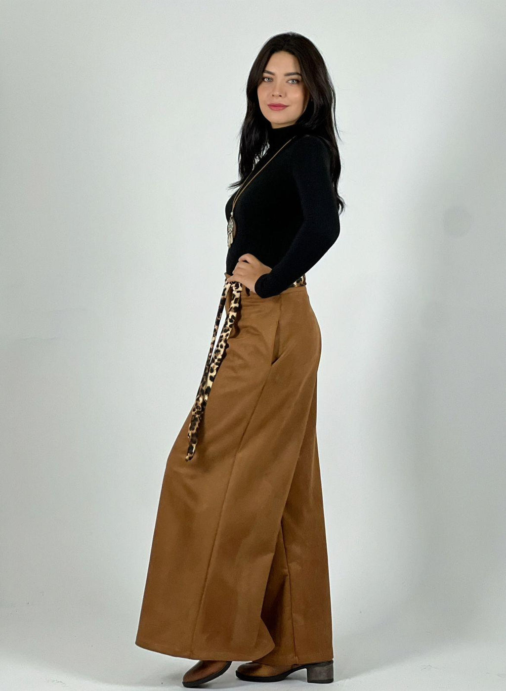 Pantalón Gamuza con Cinturon Print