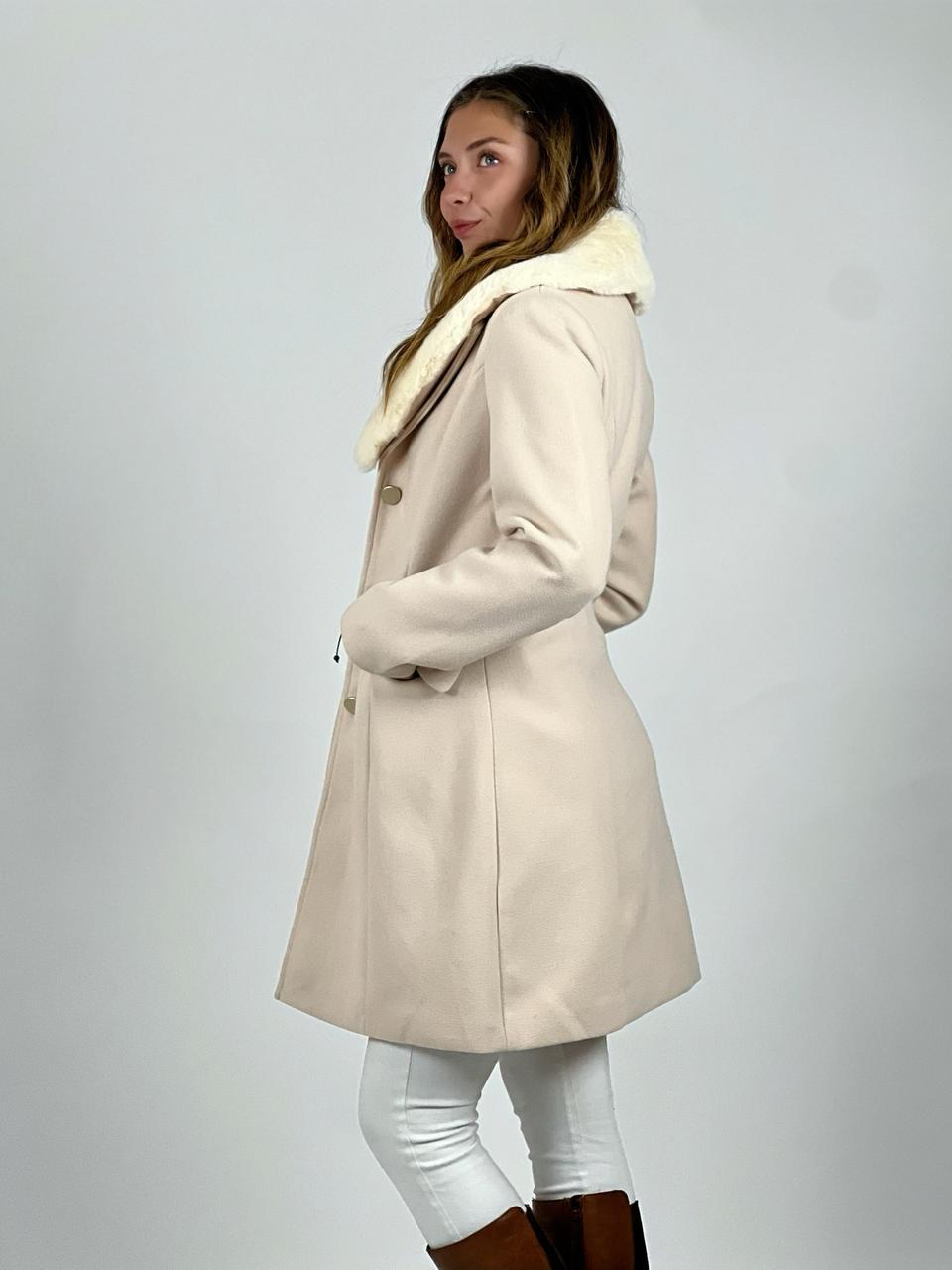 Abrigo de Paño con Cuello Desmontable