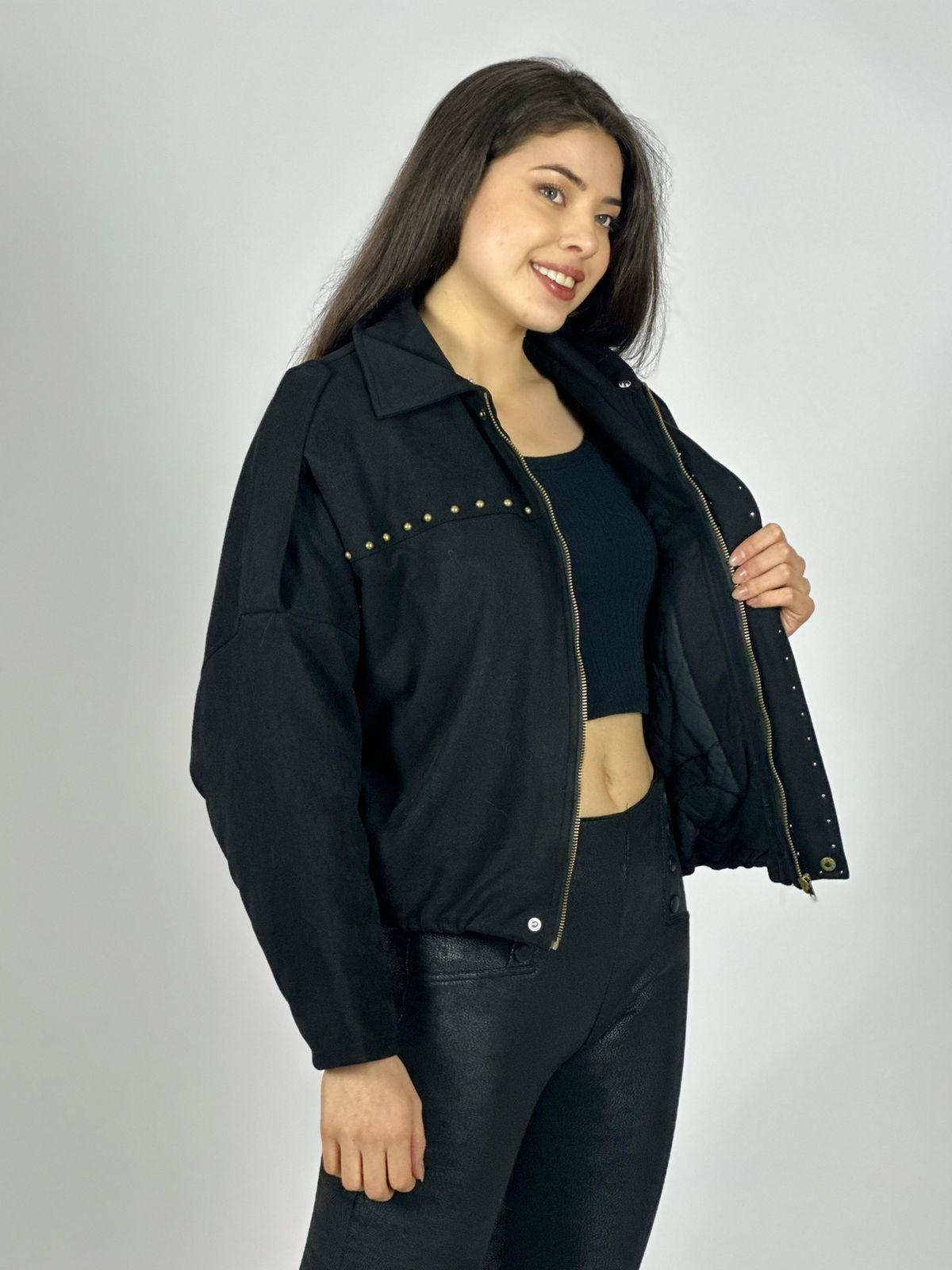 Chaqueta Corta Gamuza Tachas y Cuello Peludo