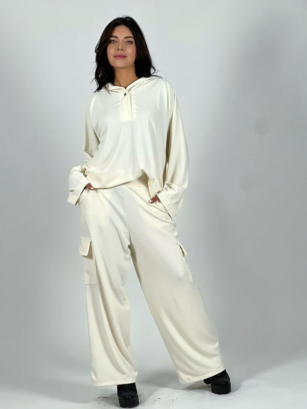 Conjunto Delgado Pantalón y Polerón