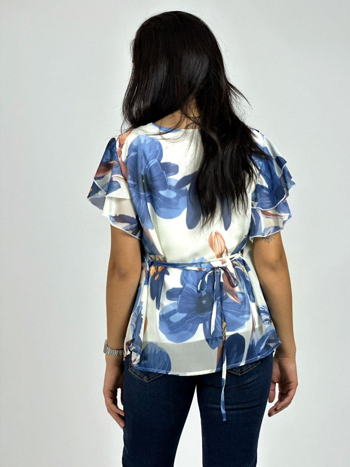 Blusa con Amarra Lirios Estampados