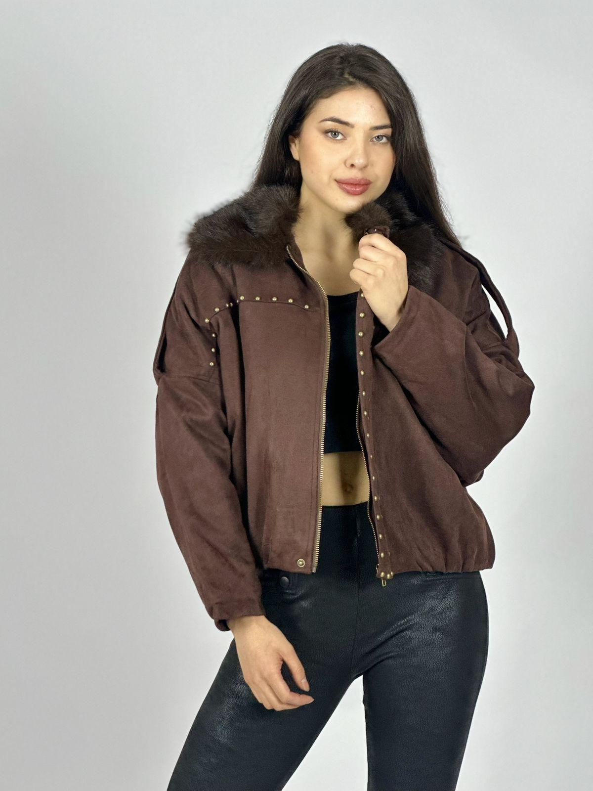 Chaqueta Corta Gamuza Tachas y Cuello Peludo
