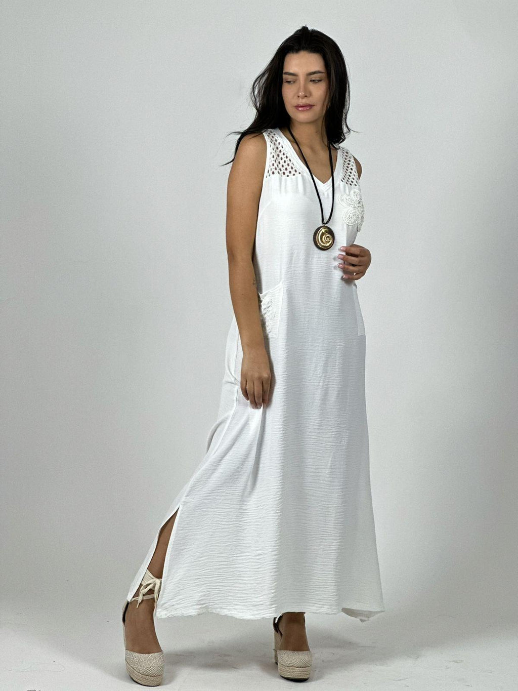 Vestido Crepé Hombros Tejidos y Flor