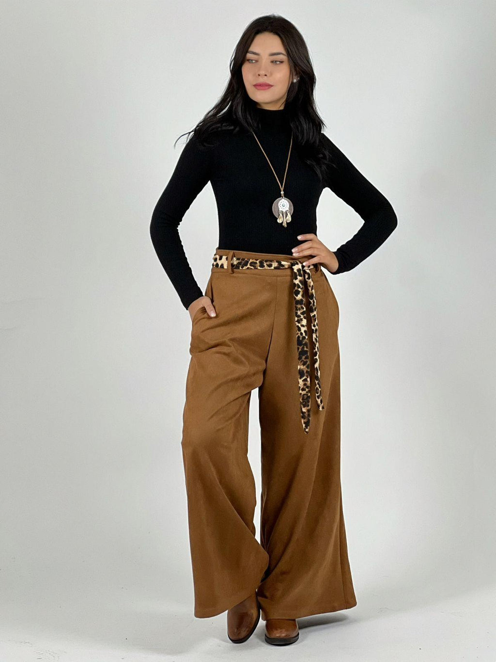 Pantalón Gamuza con Cinturon Print