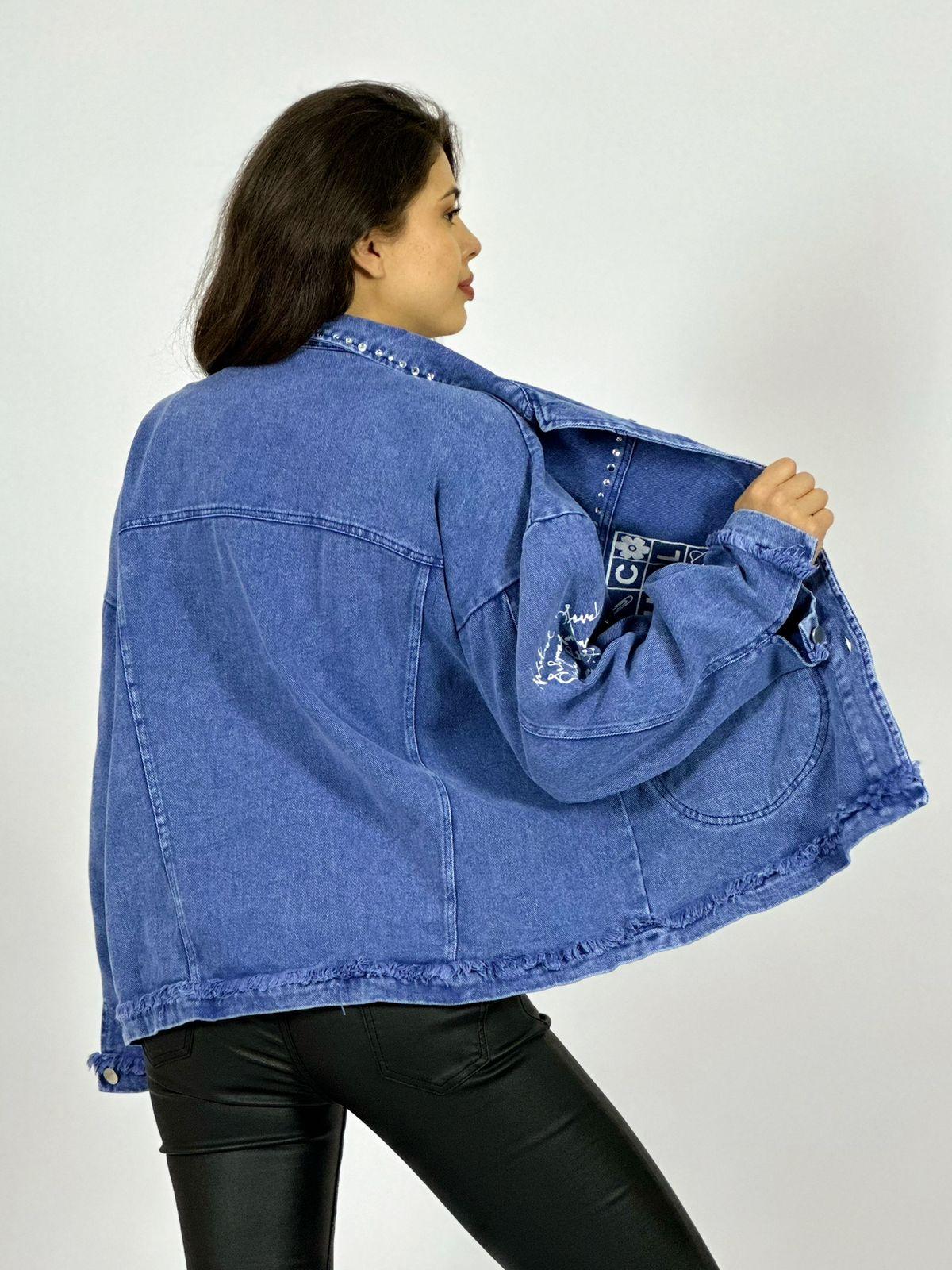 Chaqueta Mezclilla Tachas y Letras