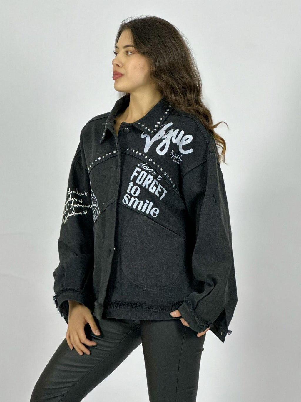 Chaqueta Mezclilla Tachas y Letras