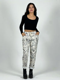 Jogger Estampado Letras y Corazones