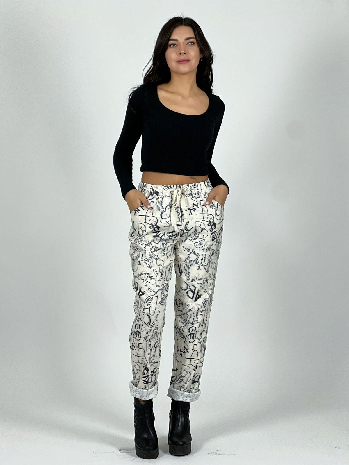 Jogger Estampado Letras y Corazones