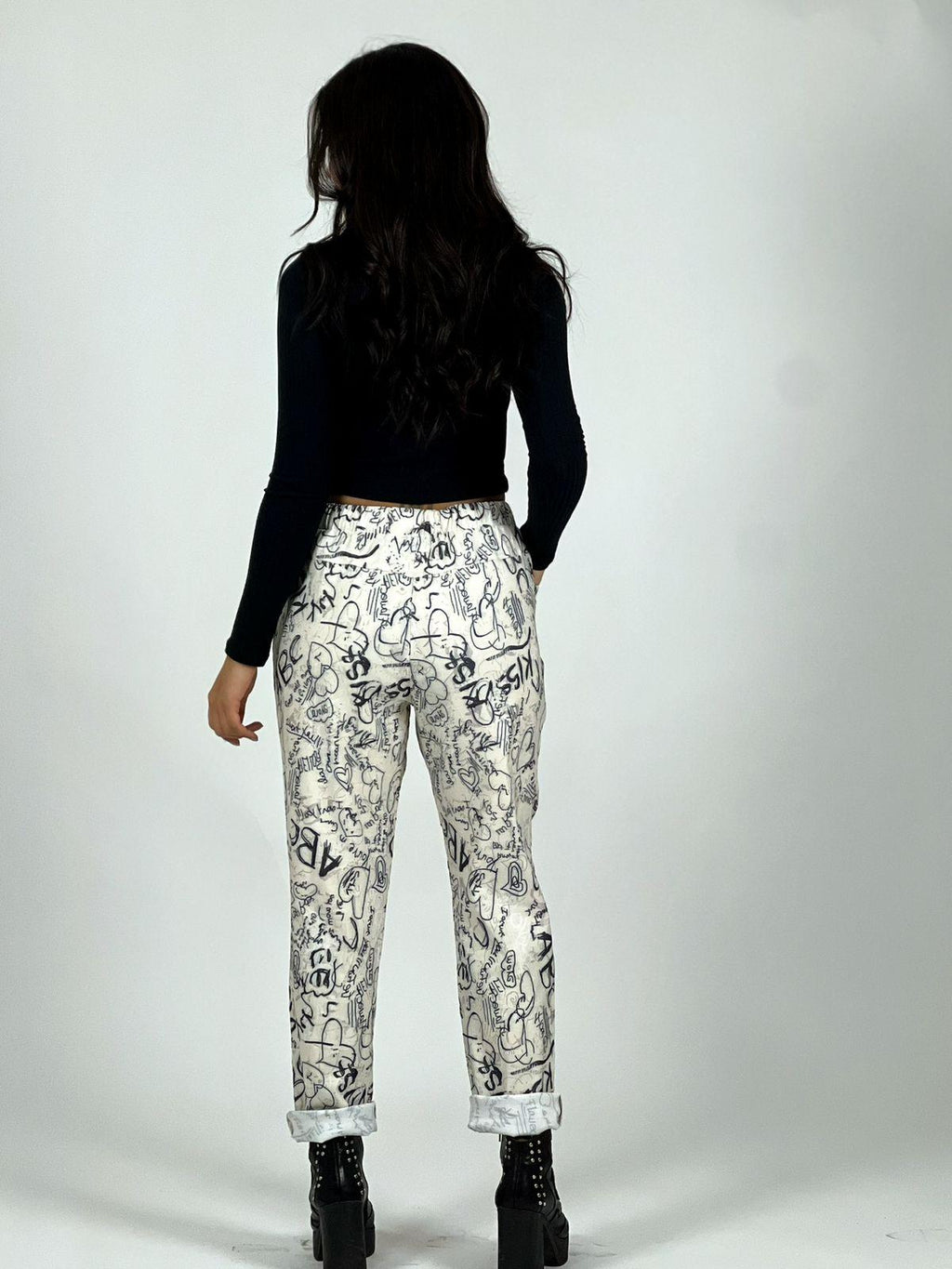 Jogger Estampado Letras y Corazones