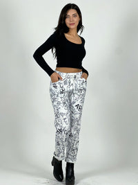Jogger Estampado Letras y Corazones