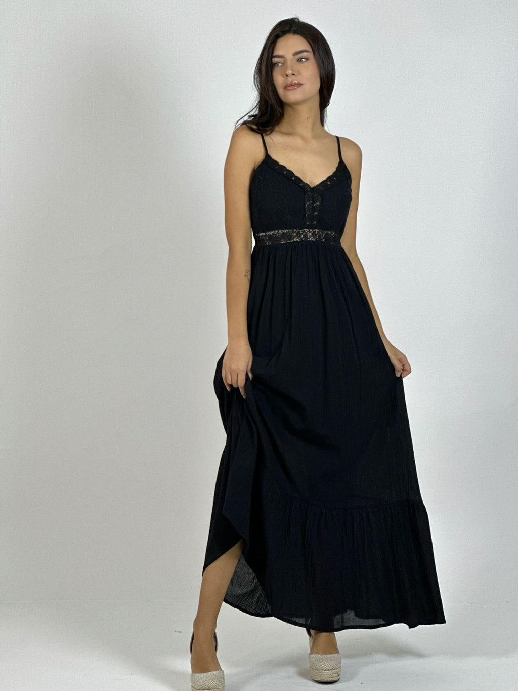 Vestido Crepé Torso Encaje