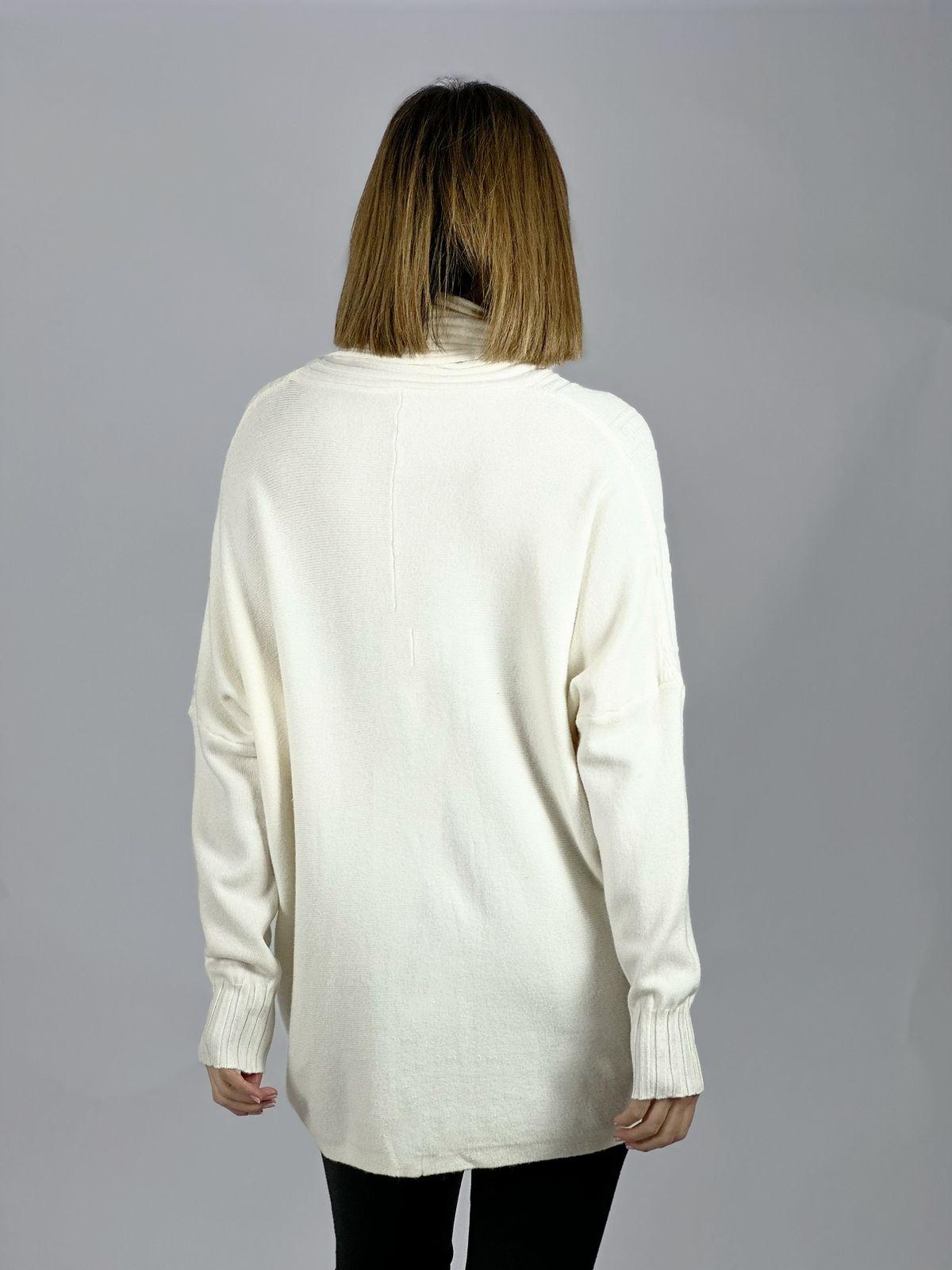 Sweater Cuello Tortuga Diseño en V