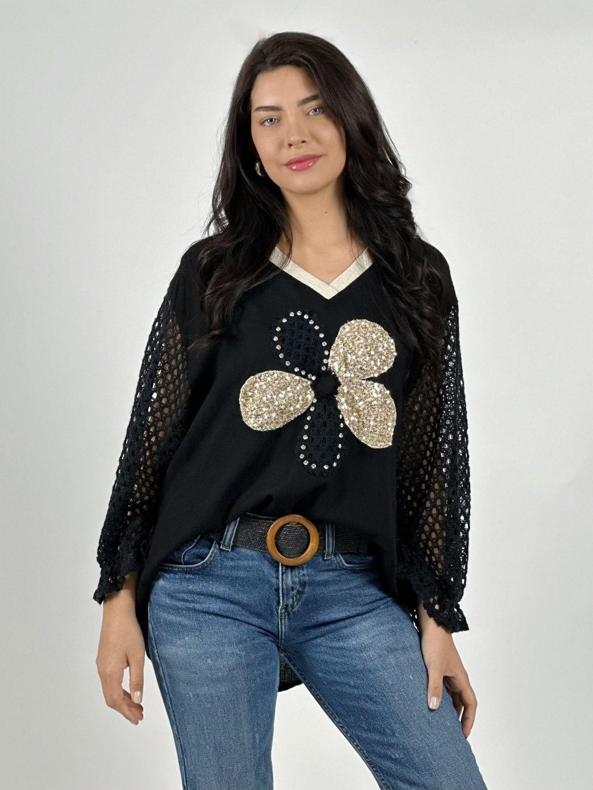 Polera Mangas Tejidas y Flor con Brillos