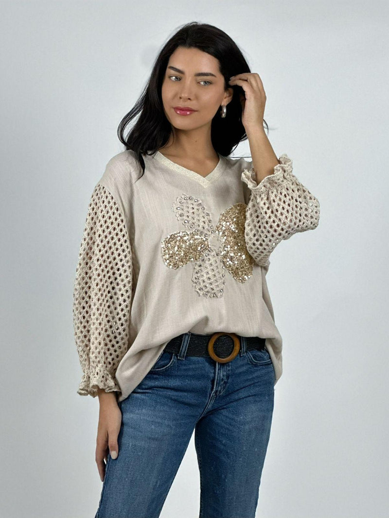 Polera Mangas Tejidas y Flor con Brillos