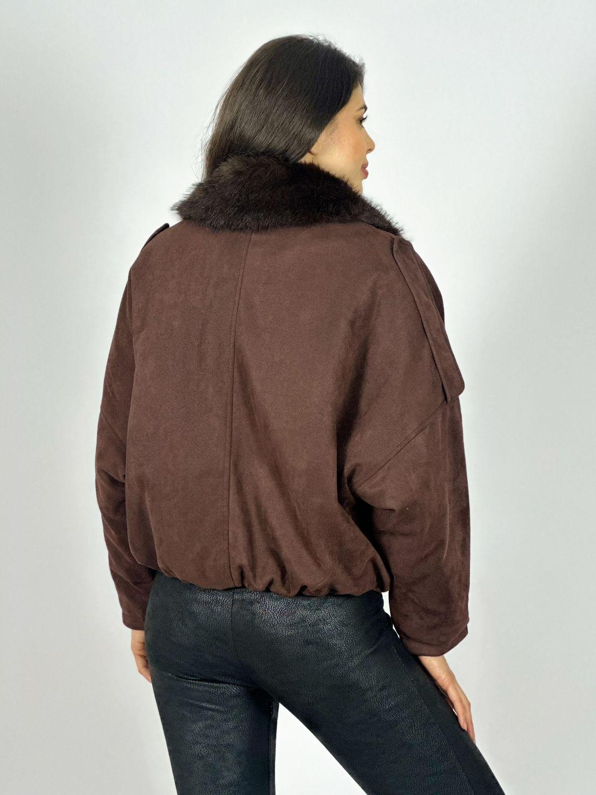 Chaqueta Corta Gamuza Tachas y Cuello Peludo