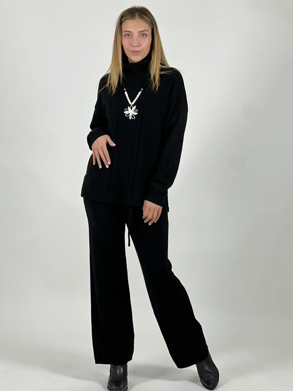 Conjunto Lana Cuello Alto Trenzado Delantero