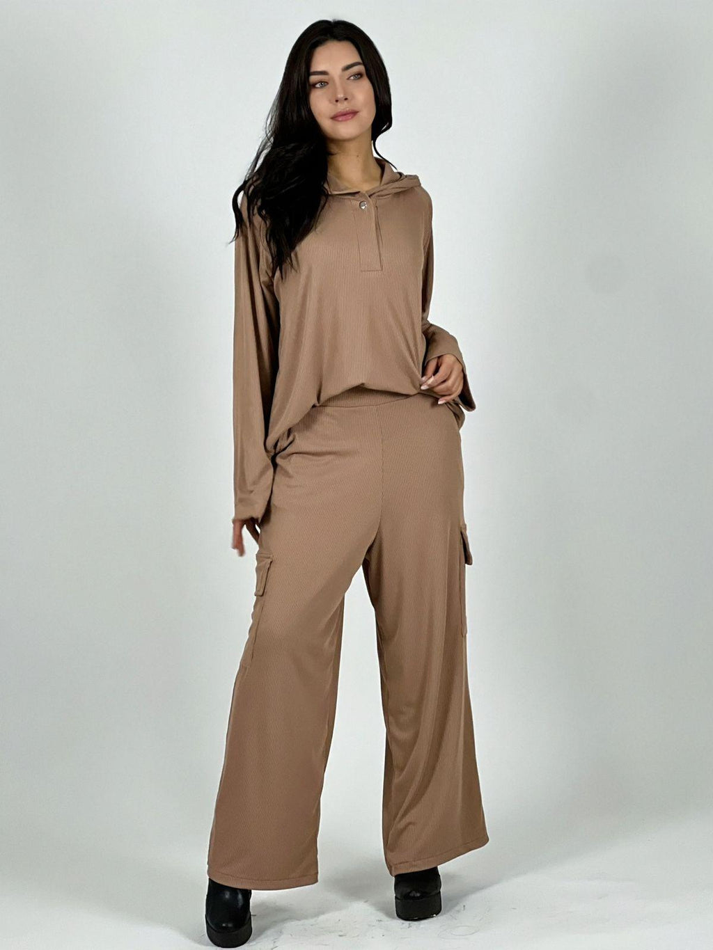 Conjunto Delgado Pantalón y Polerón