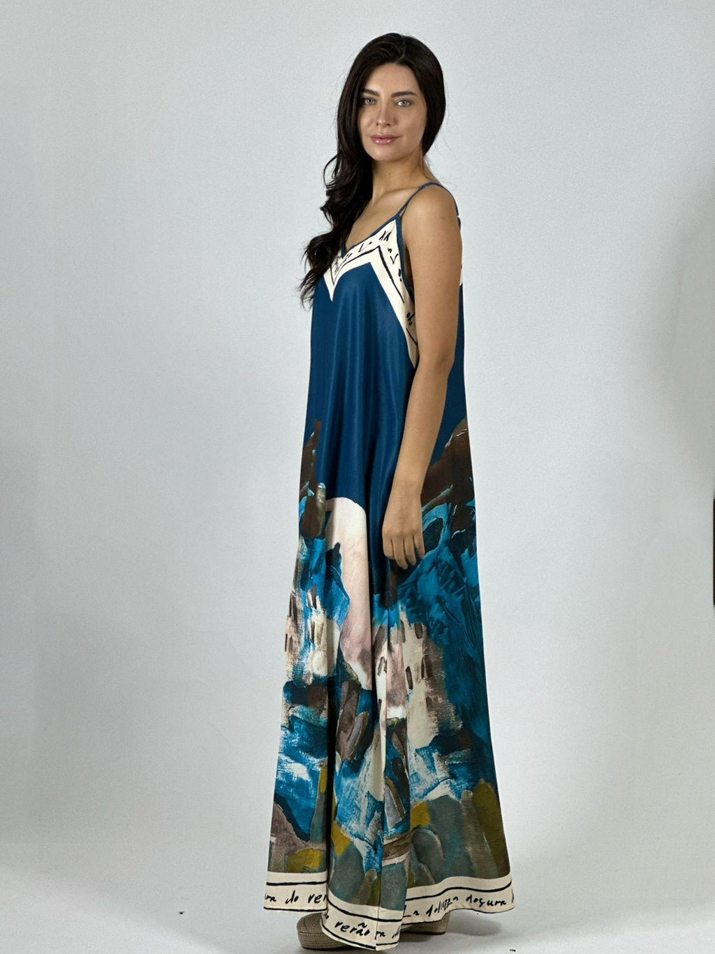 Vestido Flor Abstracta Bordes con Letras