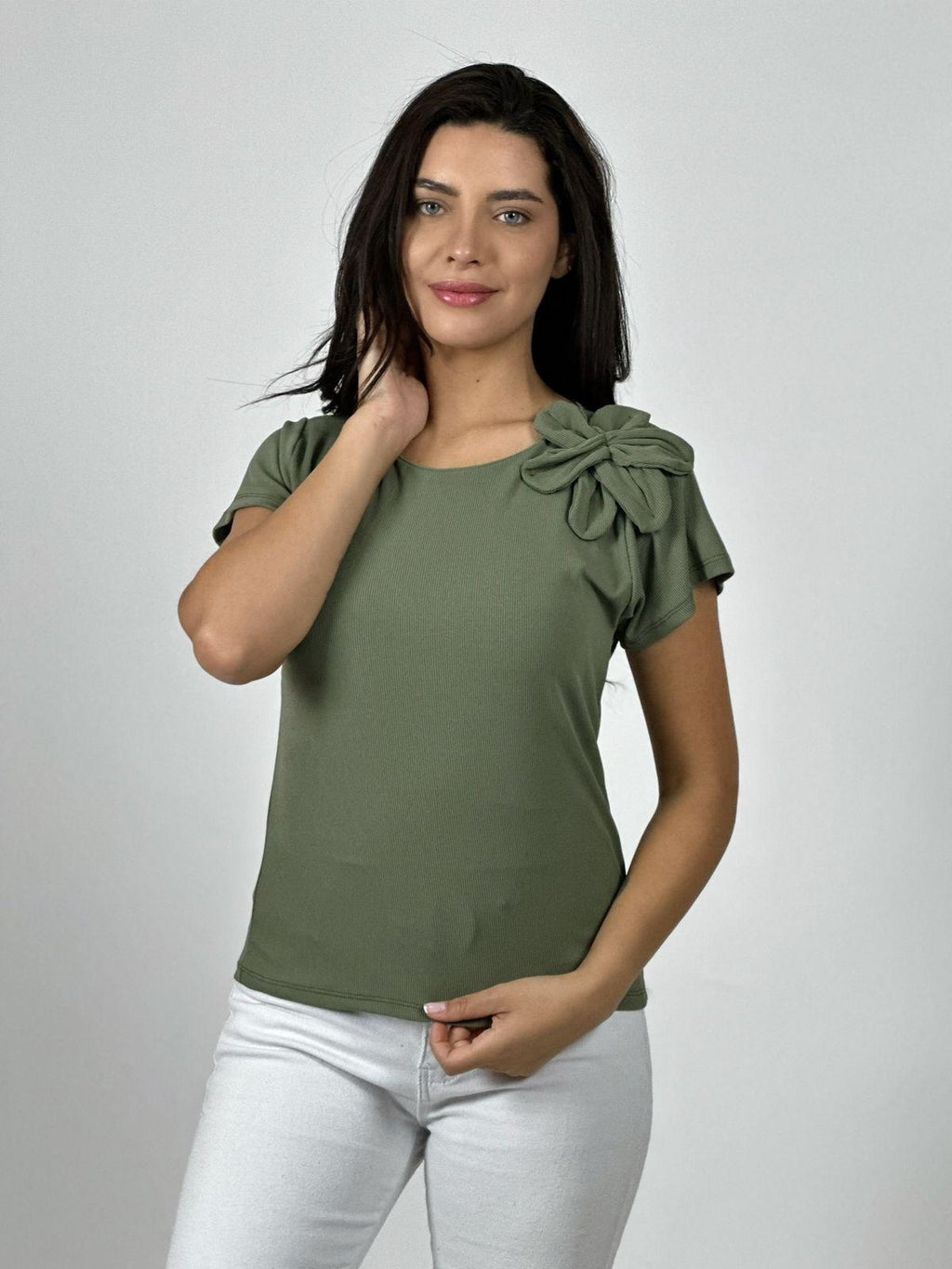 Polera Casual Flor Hombro Izquierdo