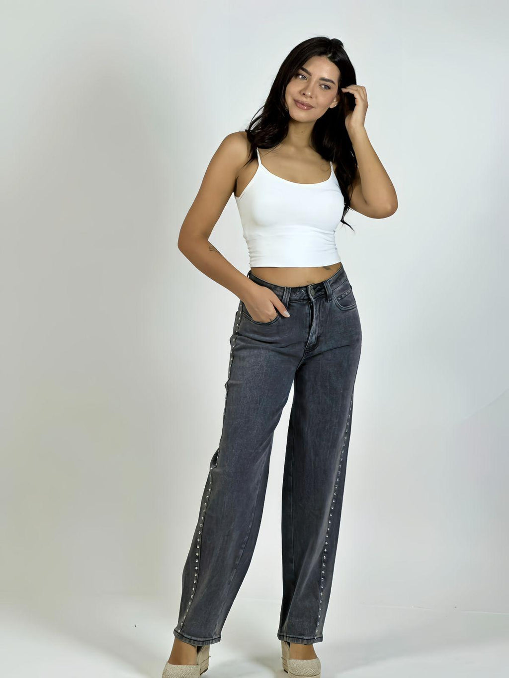 Pantalón Mezclilla Elasticada con Tachas
