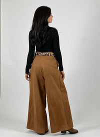 Pantalón Gamuza con Cinturon Print