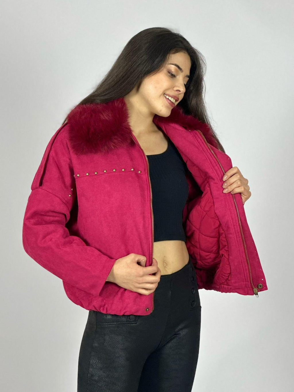 Chaqueta Corta Gamuza Tachas y Cuello Peludo