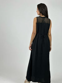 Vestido Crepé Hombros Tejidos y Flor